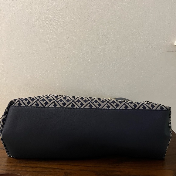 Tommy Hilfiger Kelby Signature Tote - Picture 4 of 6